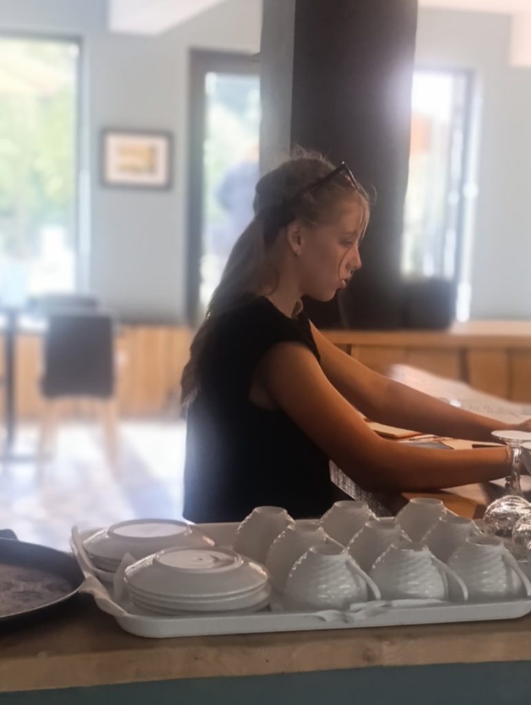 Atmosferă caldă în restaurantul La Malu Bistriței